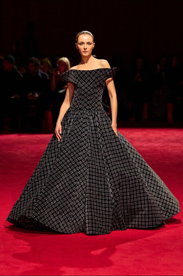 مجموعة Christian Siriano لخريف وشتاء 2025 في نيويورك