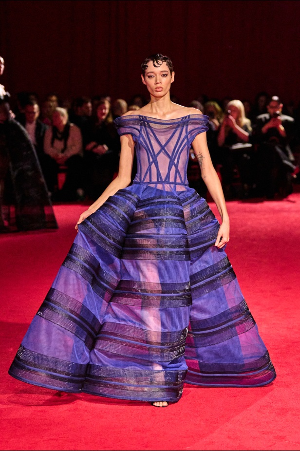 مجموعة Christian Siriano لخريف وشتاء 2025 في نيويورك