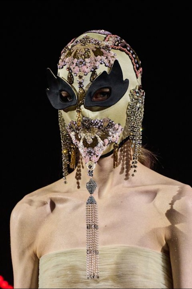 مجموعة Valentino ربيع و صيف 2025 للأزياء الراقية