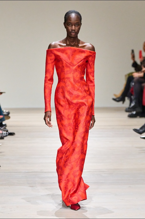 مجموعة Emilia Wickstead لشتاء 2025 الكثير من التميّز