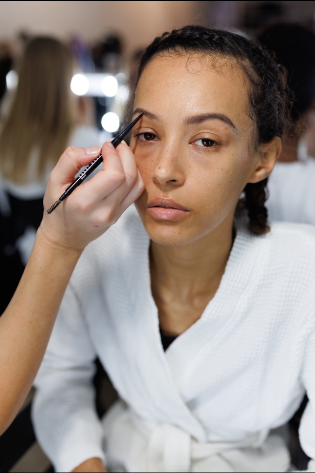  مجموعة Emilia Wickstead لشتاء 2025 