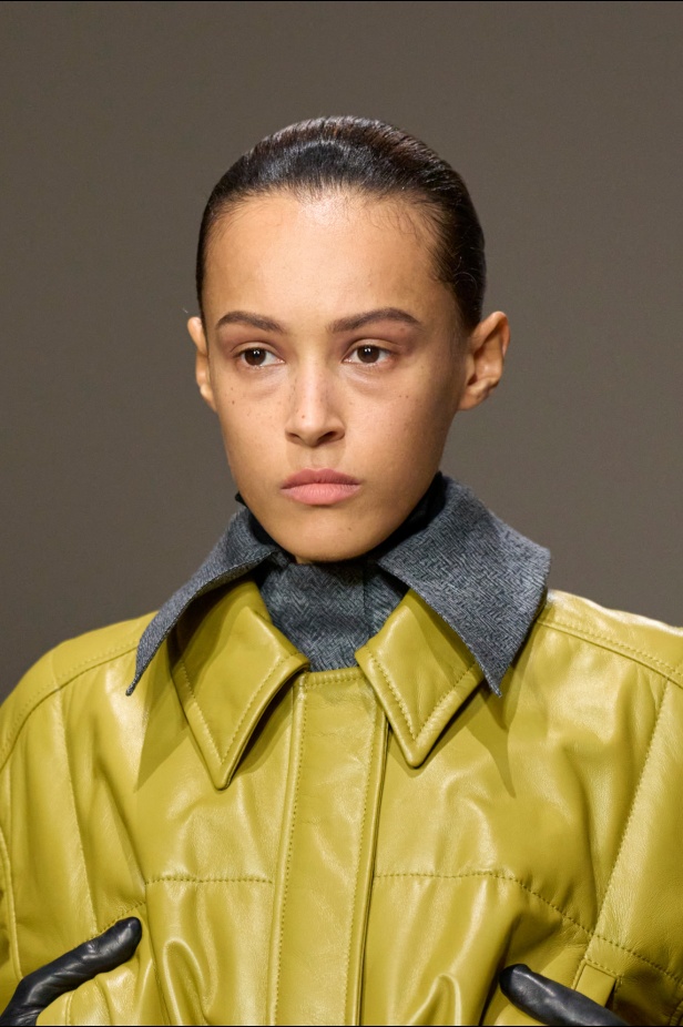  مجموعة Emilia Wickstead لشتاء 2025 