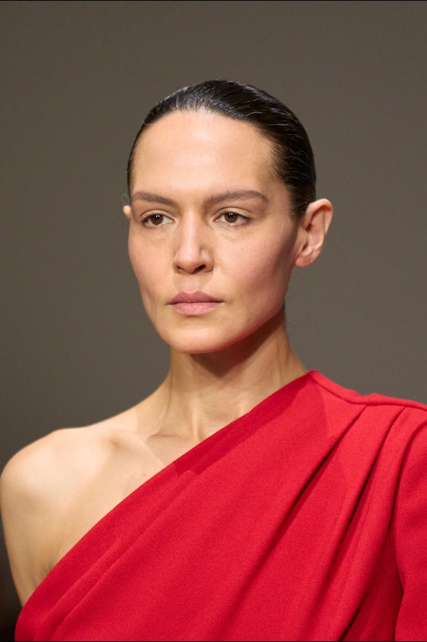  مجموعة Emilia Wickstead لشتاء 2025 