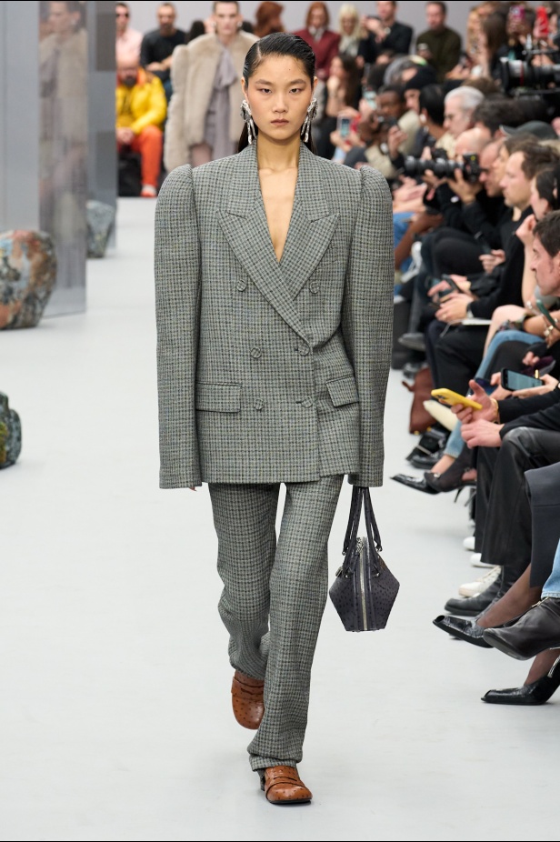 مجموعة Acne Studios لخريف وشتاء 2025 مباشرة من باريس