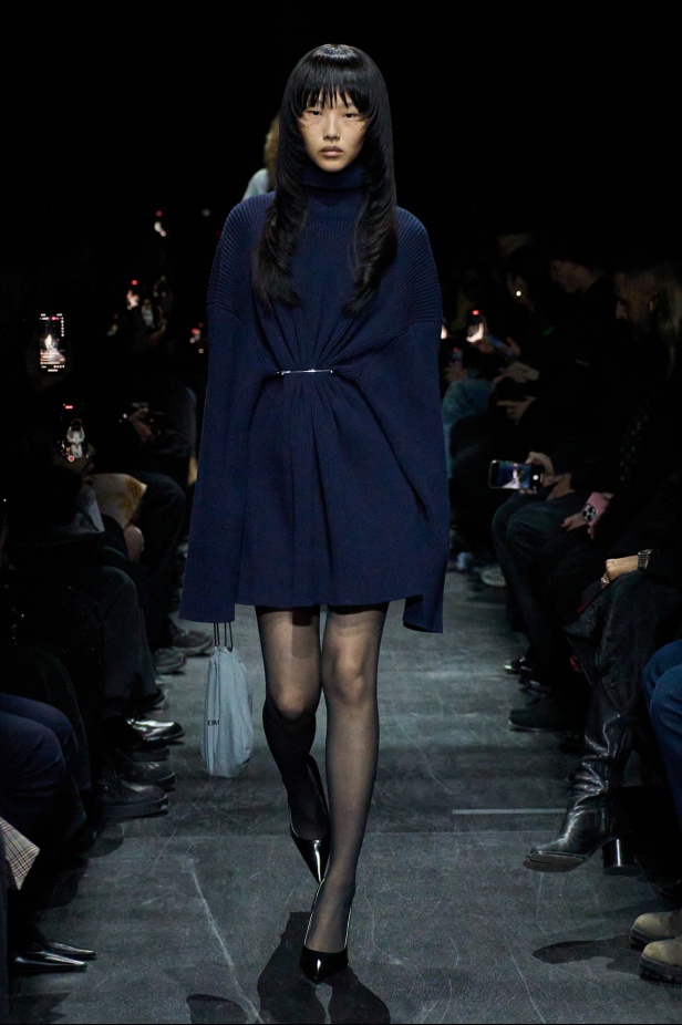 مجموعة Balenciaga لخريف وشتاء 2025