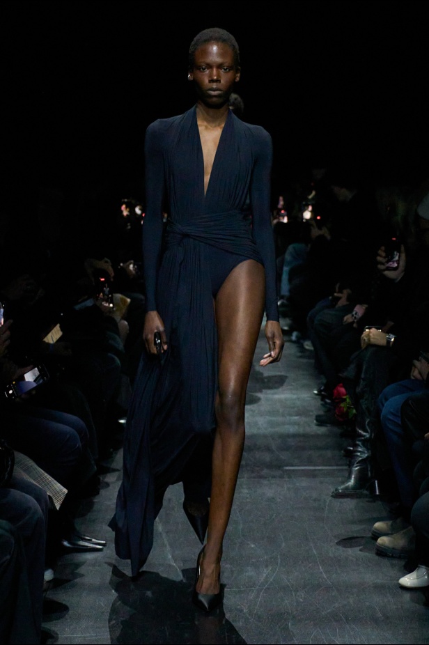 مجموعة Balenciaga لخريف وشتاء 2025