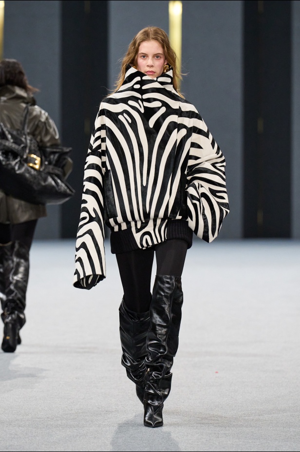 مجموعة Balmain لخريف وشتاء 2025: الراحة والأناقة تجتمعان بلمسة أوليفييه روستينغ المميّزة