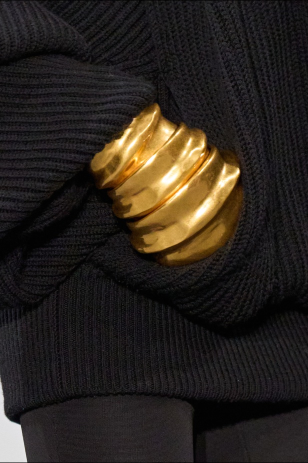 مجموعة Balmain لخريف وشتاء 2025: الراحة والأناقة تجتمعان بلمسة أوليفييه روستينغ المميّزة