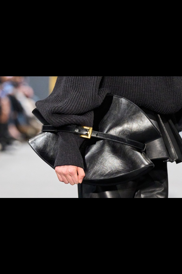 مجموعة Balmain لخريف وشتاء 2025: الراحة والأناقة تجتمعان بلمسة أوليفييه روستينغ المميّزة