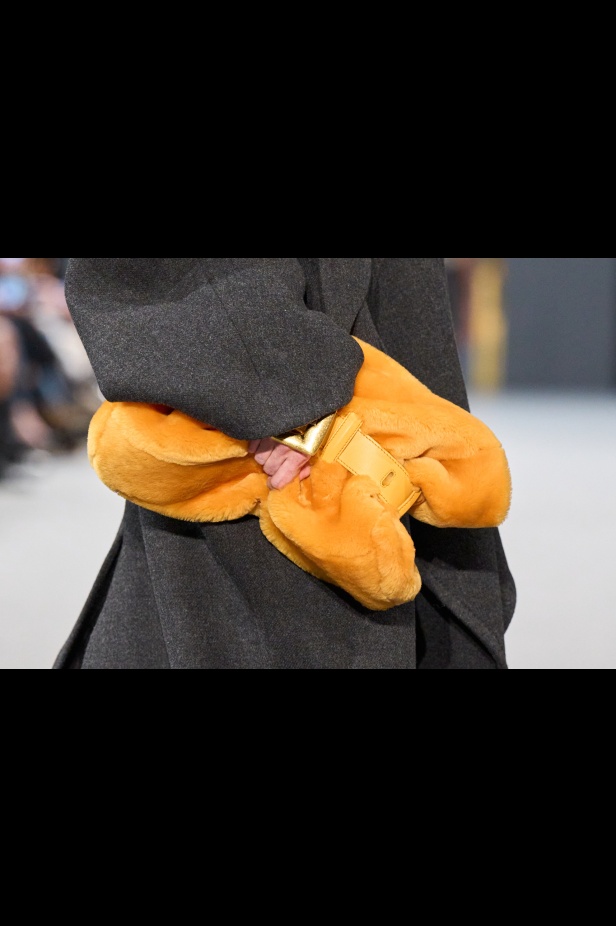 مجموعة Balmain لخريف وشتاء 2025: الراحة والأناقة تجتمعان بلمسة أوليفييه روستينغ المميّزة