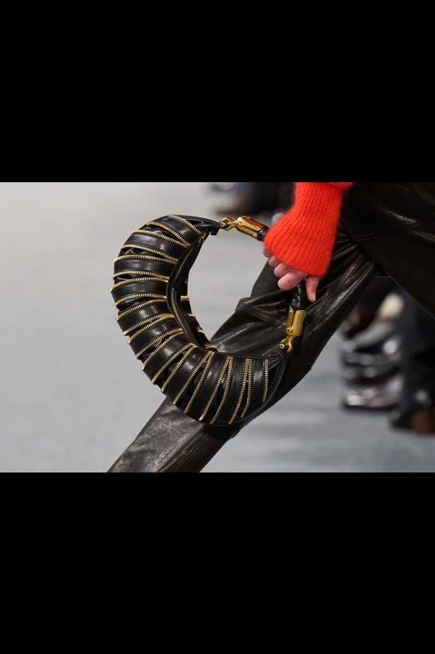 مجموعة Balmain لخريف وشتاء 2025: الراحة والأناقة تجتمعان بلمسة أوليفييه روستينغ المميّزة