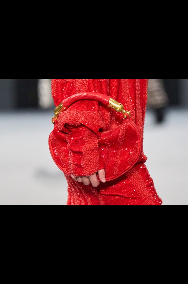 مجموعة Balmain لخريف وشتاء 2025: الراحة والأناقة تجتمعان بلمسة أوليفييه روستينغ المميّزة