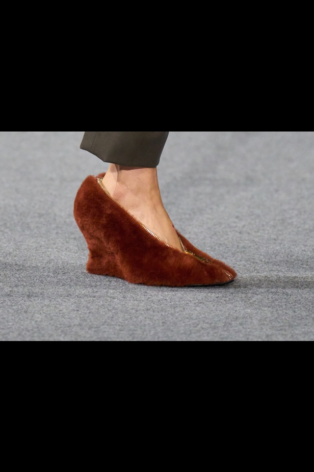 مجموعة Balmain لخريف وشتاء 2025: الراحة والأناقة تجتمعان بلمسة أوليفييه روستينغ المميّزة