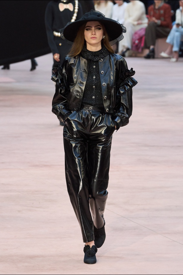 "شانيل" تعيد أيقونات الدار لموسم خريف وشتاء 2025