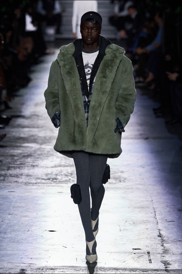 عرض أزياء Coperni لموسم خريف وشتاء 2025 في باريس