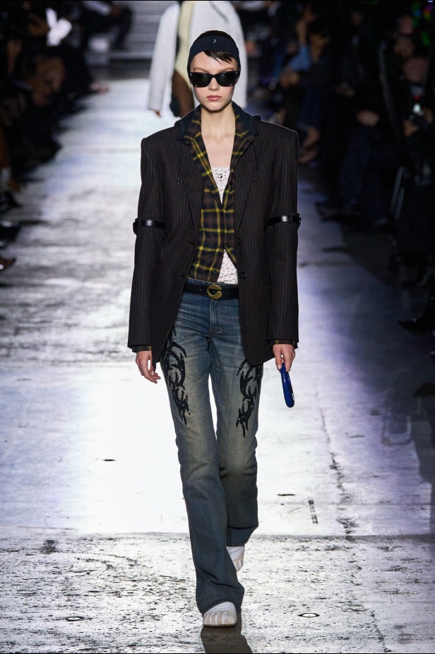 عرض أزياء Coperni لموسم خريف وشتاء 2025 في باريس