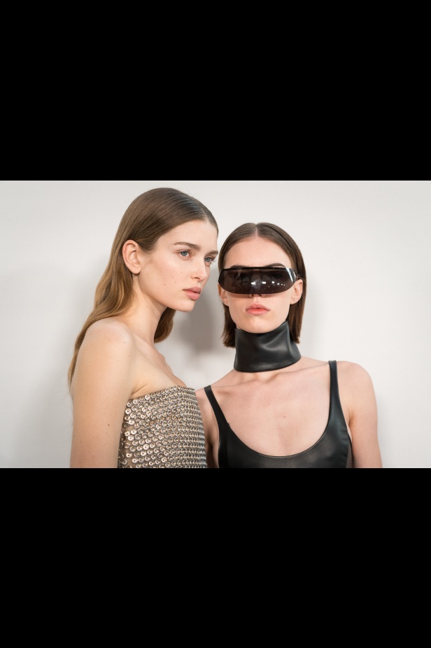 مجموعة كوريج لخريف 2025 احتفال بالحياة والأنوثة المستقبلية