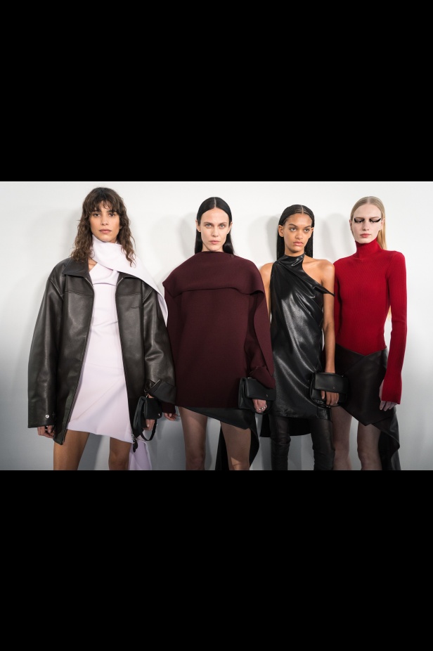 مجموعة كوريج لخريف 2025 احتفال بالحياة والأنوثة المستقبلية