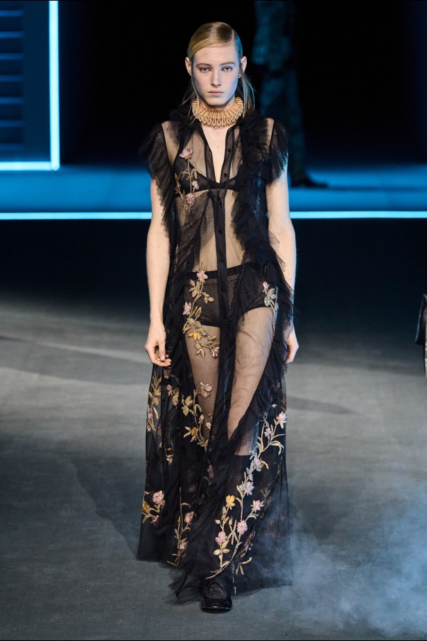 مجموعة ديور Dior لخريف وشتاء 2025 تأخذنا في رحلة عبر الزمن.. مستوحاة من محطات أيقونية للدار