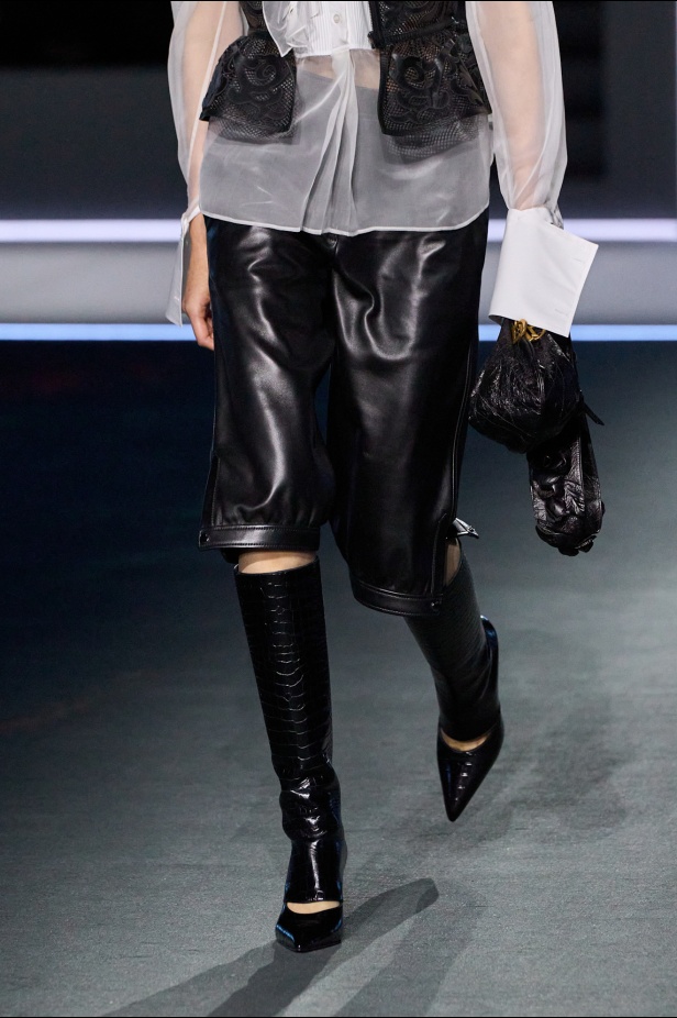 مجموعة ديور Dior لخريف وشتاء 2025 تأخذنا في رحلة عبر الزمن.. مستوحاة من محطات أيقونية للدار