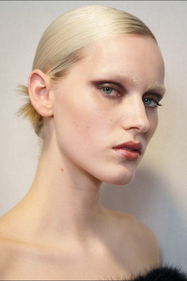  مجموعة إيلي صعب لخريف وشتاء 2025