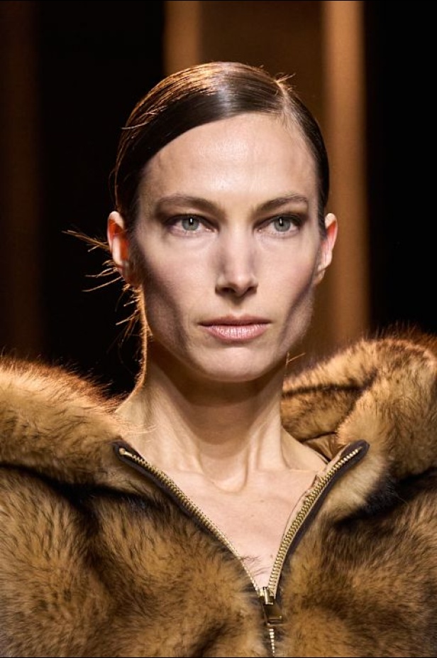  مجموعة إيلي صعب لخريف وشتاء 2025