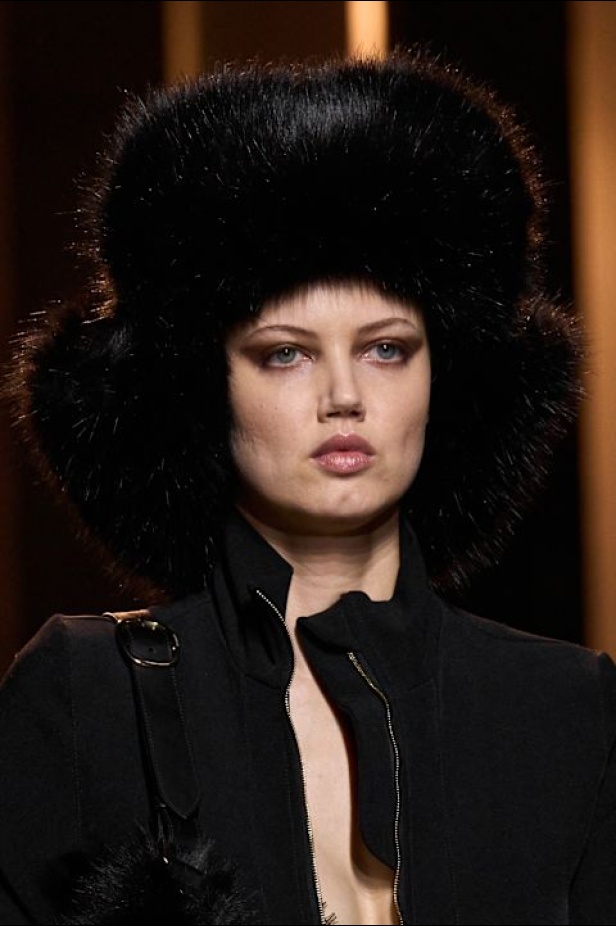  مجموعة إيلي صعب لخريف وشتاء 2025