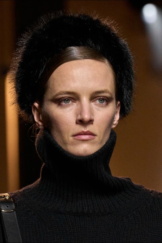  مجموعة إيلي صعب لخريف وشتاء 2025