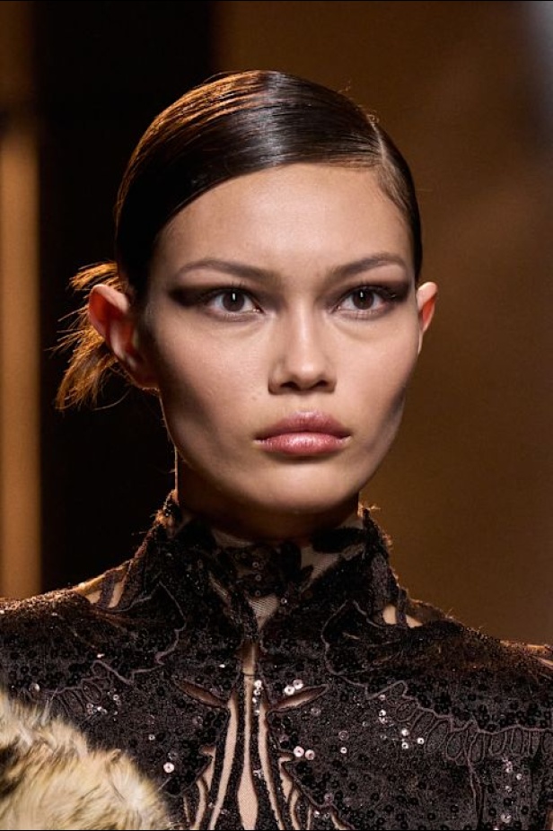  مجموعة إيلي صعب لخريف وشتاء 2025