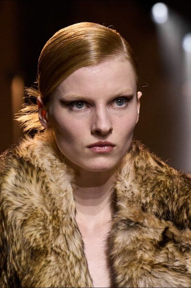  مجموعة إيلي صعب لخريف وشتاء 2025