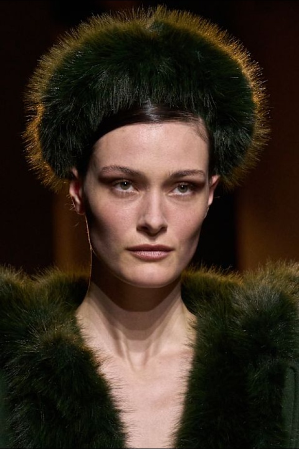  مجموعة إيلي صعب لخريف وشتاء 2025