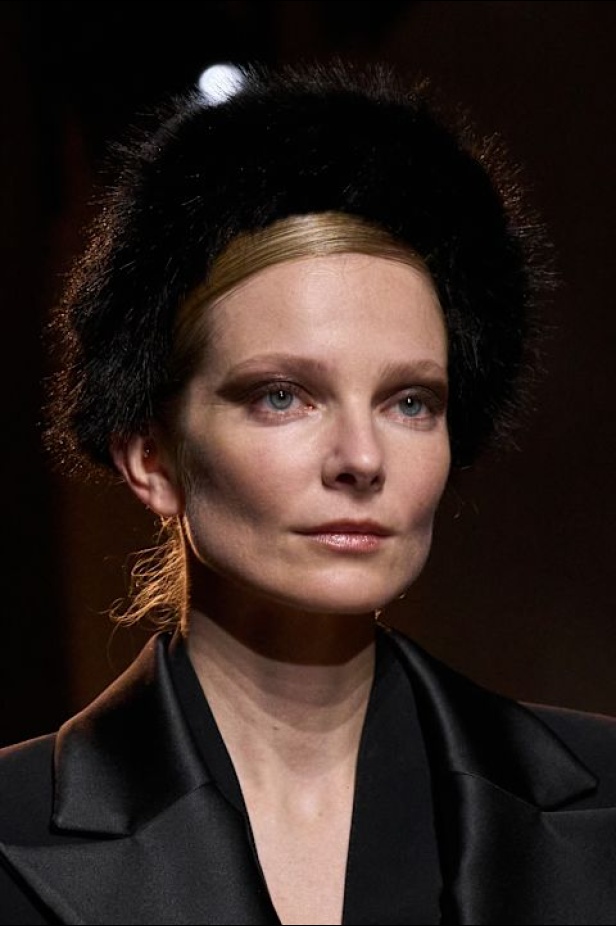  مجموعة إيلي صعب لخريف وشتاء 2025