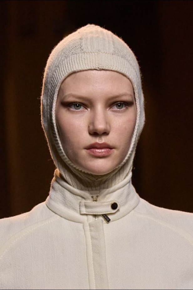  مجموعة إيلي صعب لخريف وشتاء 2025