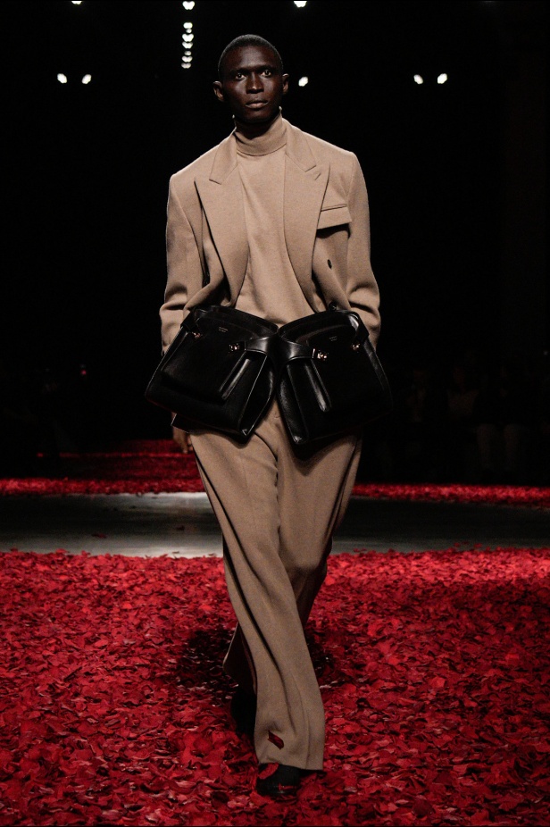 Ferragamo خريف و شتاء 2025 للملابس الجاهزة: حوار بين الحِرفة الإيطالية و الرَقص