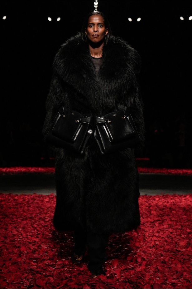 Ferragamo خريف و شتاء 2025 للملابس الجاهزة: حوار بين الحِرفة الإيطالية و الرَقص