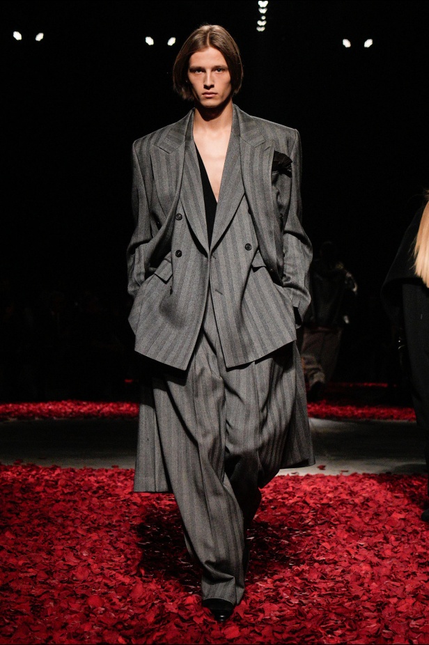 Ferragamo خريف و شتاء 2025 للملابس الجاهزة: حوار بين الحِرفة الإيطالية و الرَقص