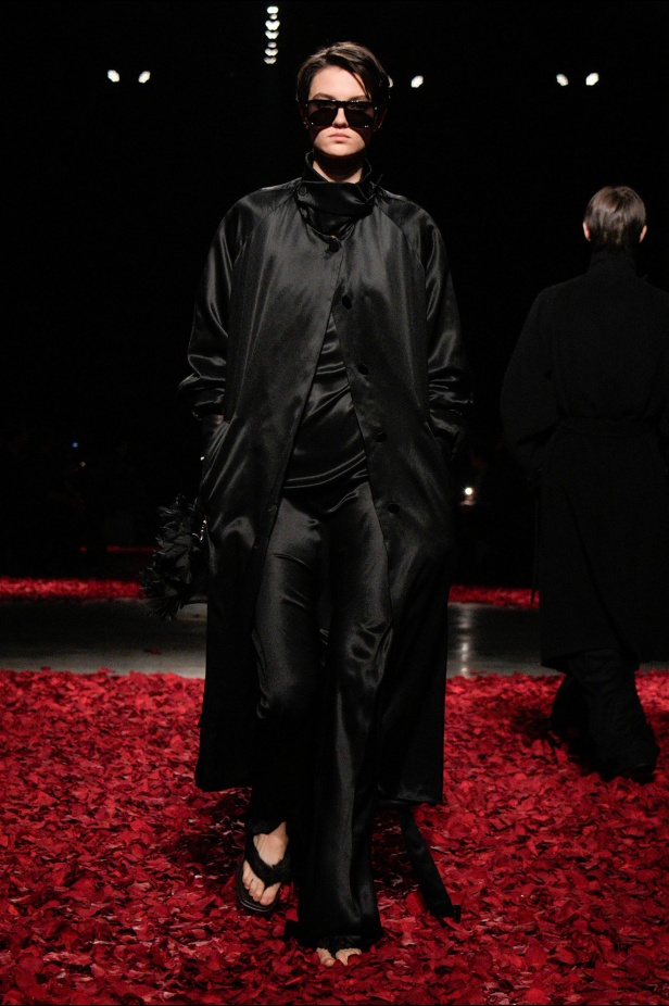 Ferragamo خريف و شتاء 2025 للملابس الجاهزة: حوار بين الحِرفة الإيطالية و الرَقص