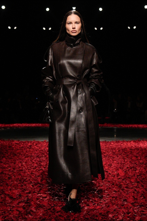 Ferragamo خريف و شتاء 2025 للملابس الجاهزة: حوار بين الحِرفة الإيطالية و الرَقص