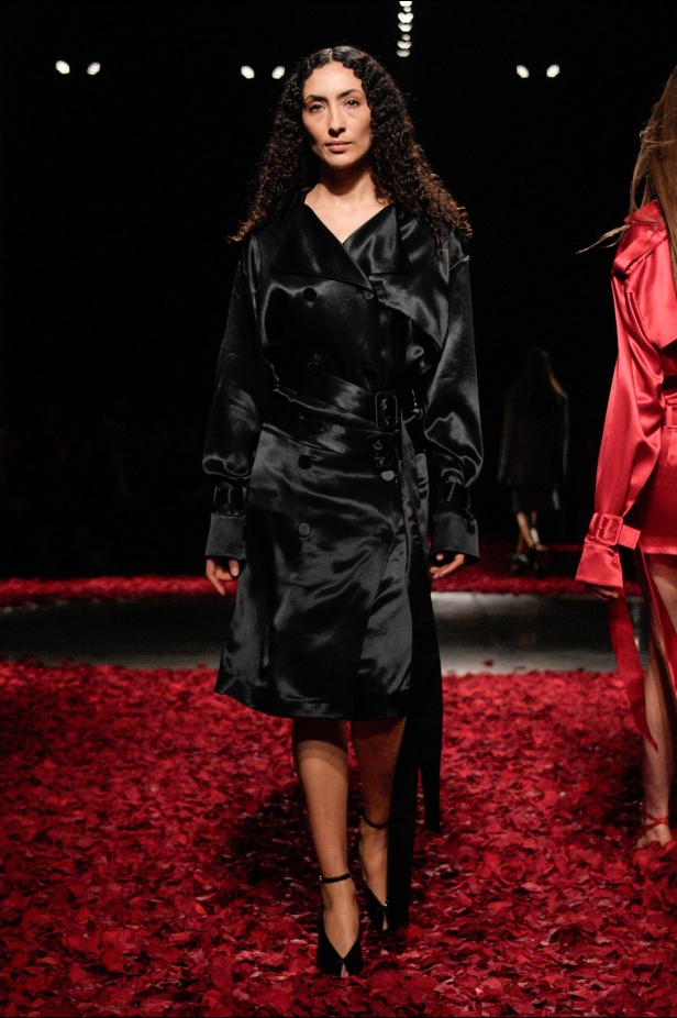 Ferragamo خريف و شتاء 2025 للملابس الجاهزة: حوار بين الحِرفة الإيطالية و الرَقص