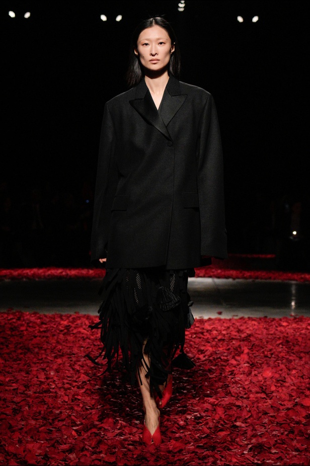 Ferragamo خريف و شتاء 2025 للملابس الجاهزة: حوار بين الحِرفة الإيطالية و الرَقص