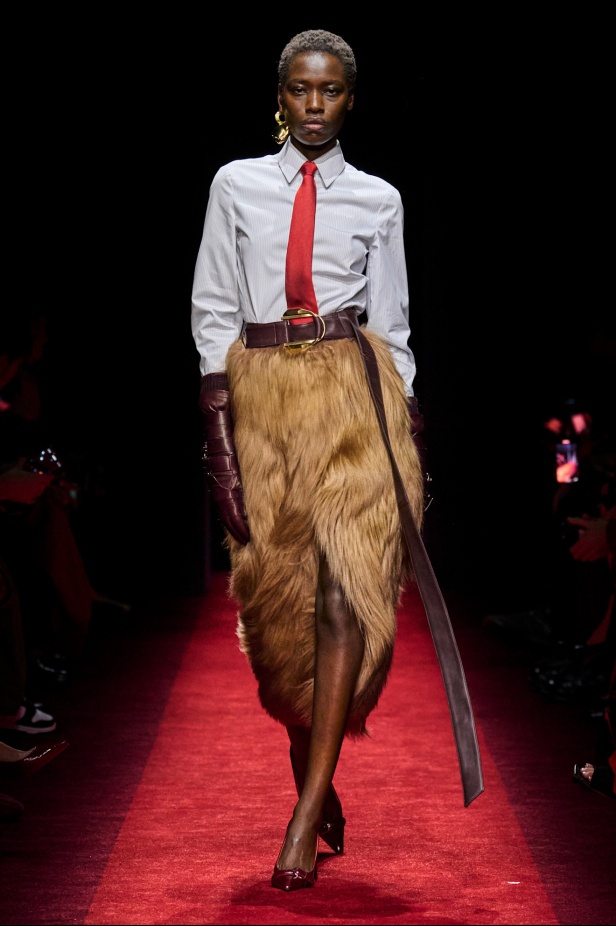 مجموعة Ferrari لخريف وشتاء 2025... Rocco Iannone يغرس جمالياته الخاصة بما يتماشى مع تراث العلامة