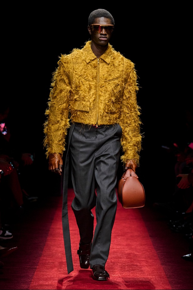 مجموعة Ferrari لخريف وشتاء 2025... Rocco Iannone يغرس جمالياته الخاصة بما يتماشى مع تراث العلامة