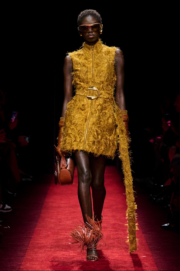 مجموعة Ferrari لخريف وشتاء 2025... Rocco Iannone يغرس جمالياته الخاصة بما يتماشى مع تراث العلامة