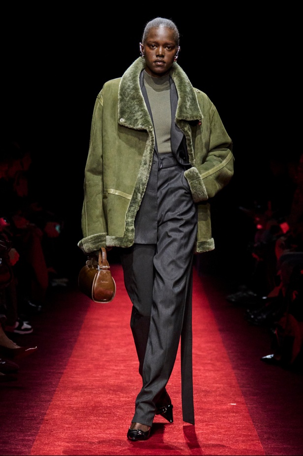 مجموعة Ferrari لخريف وشتاء 2025... Rocco Iannone يغرس جمالياته الخاصة بما يتماشى مع تراث العلامة