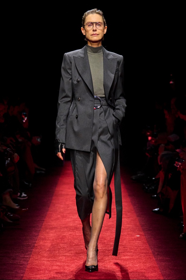 مجموعة Ferrari لخريف وشتاء 2025... Rocco Iannone يغرس جمالياته الخاصة بما يتماشى مع تراث العلامة