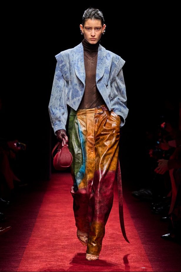 مجموعة Ferrari لخريف وشتاء 2025... Rocco Iannone يغرس جمالياته الخاصة بما يتماشى مع تراث العلامة