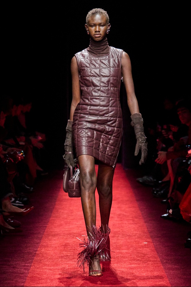 مجموعة Ferrari لخريف وشتاء 2025... Rocco Iannone يغرس جمالياته الخاصة بما يتماشى مع تراث العلامة