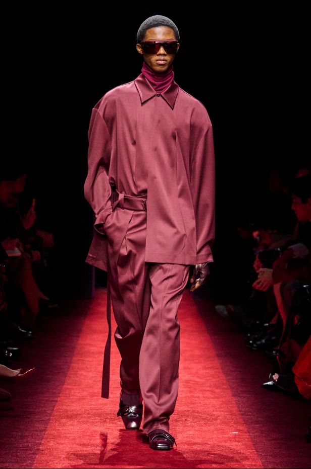 مجموعة Ferrari لخريف وشتاء 2025... Rocco Iannone يغرس جمالياته الخاصة بما يتماشى مع تراث العلامة