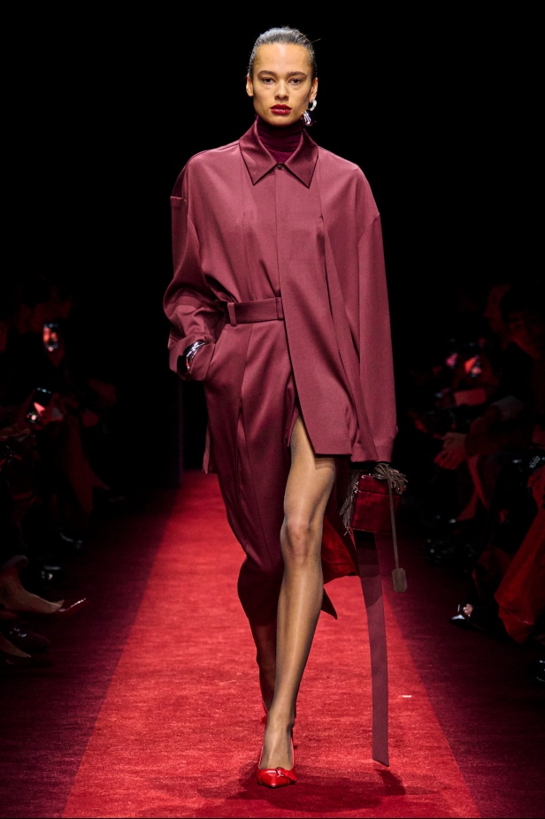 مجموعة Ferrari لخريف وشتاء 2025... Rocco Iannone يغرس جمالياته الخاصة بما يتماشى مع تراث العلامة