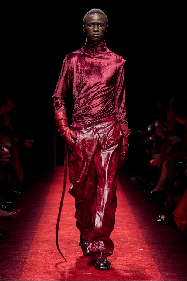 مجموعة Ferrari لخريف وشتاء 2025... Rocco Iannone يغرس جمالياته الخاصة بما يتماشى مع تراث العلامة